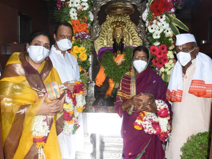 Deputy Chief Minister Ajit Pawar performed Maha Puja of Shri Vitthal as his wife | उपमुख्यमंत्री अजित पवार यांच्याहस्ते सपत्नीक श्री विठ्ठलाची महापूजा संपन्न