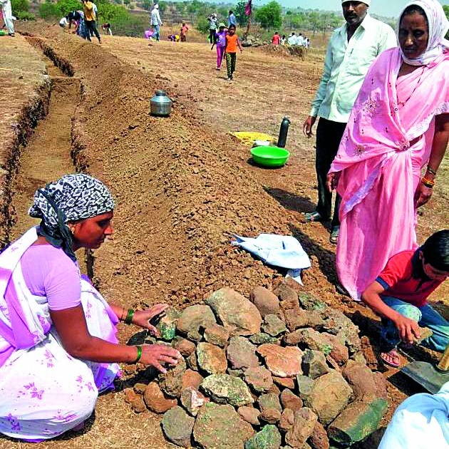 The struggle of the villagers against drought is inspiring-day | दुष्काळाविरुद्ध गावक-यांचा संघर्ष प्रेरणादायी-सपकाळ