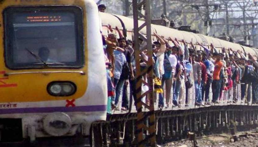 Confusion about locals due to sanctity of state and railways | राज्य आणि रेल्वेच्या पवित्र्याने लोकलबाबत संभ्रम