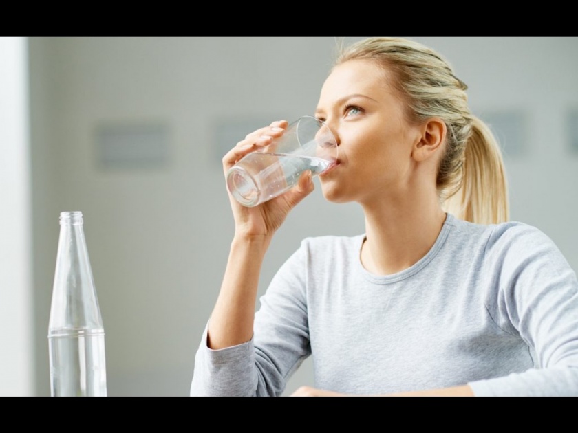 How To Drink Water : While drinking water do not drink in an unhealthy way | तुम्ही या चुकीच्या पद्धतीने पाणी पिता का? वेळीच व्हा सावध, जाणून घ्या खास टिप्स