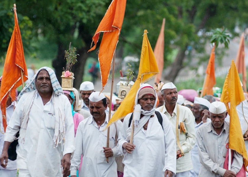 Kartik Vary, due to holidays, increased number of devotees in Pandit | कार्तिक वारी, सुटीमुळे पंढरीत भाविकांच्या संख्येत वाढ