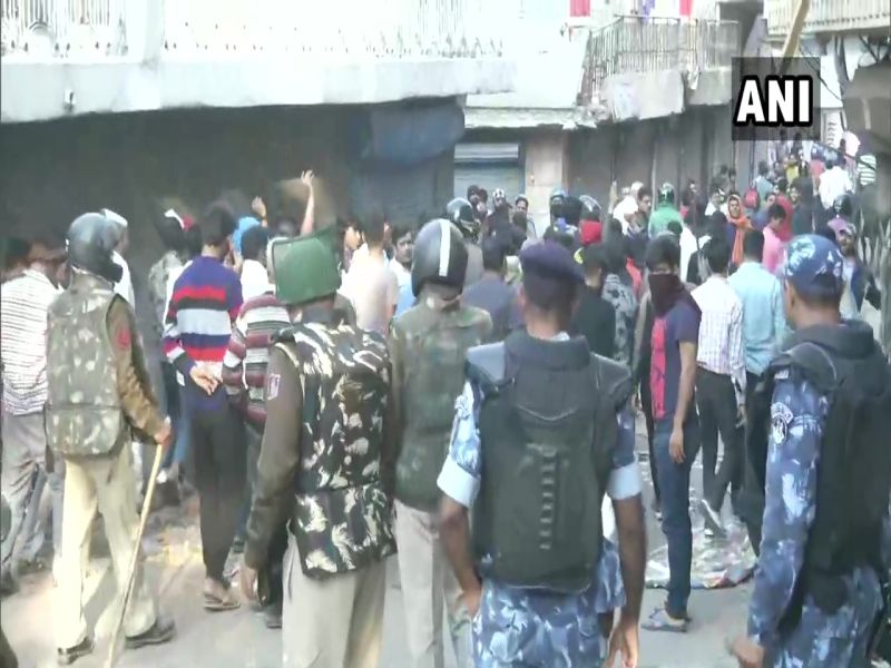 Delhi Violence Total 10 deaths and 150 injured admitted at GTB Hospital SSS | Delhi Violence : दिल्लीत हिंसाचाराची धग कायम; 10 जणांचा मृत्यू, 150 जण जखमी