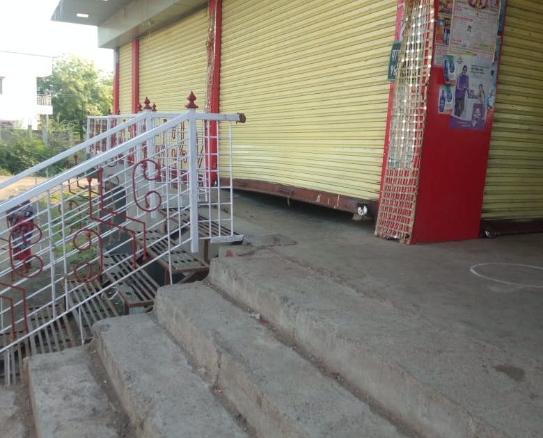 In the Yavmatal district, CCTV camera burst, 66 k stolen | यवमताळ जिल्ह्यात सीसीटीव्ही कॅमेरा फोडून दुकानातून ६६ हजार लंपास