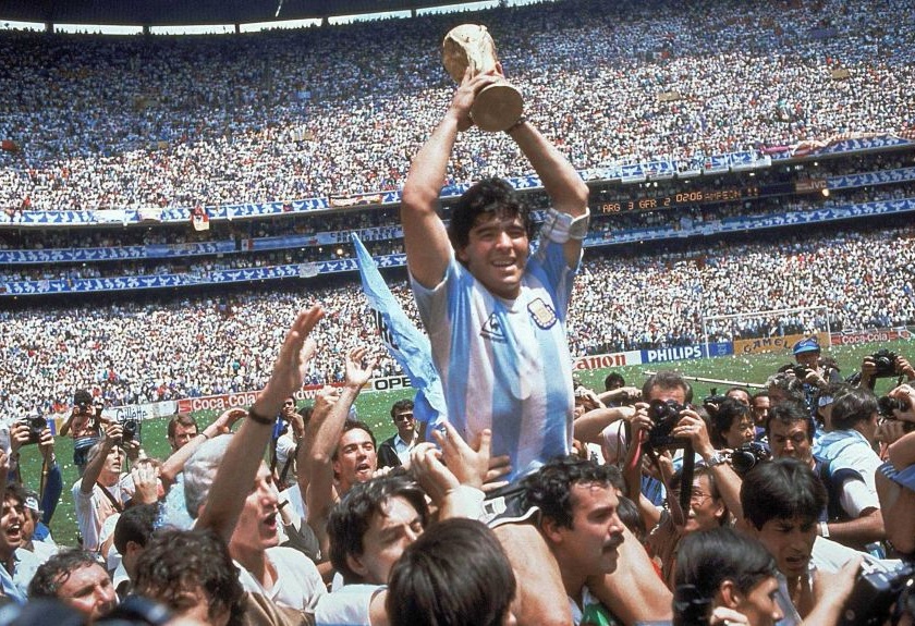 Veteran Argentine footballer Diego Maradona dies | दिएगो मॅरेडोना यांचे निधन, फुटबॉलच्या एका युगाची अखेर...