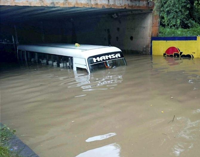 Heavy rains in Nagpur district this year; Flood threat now after Corona! | नागपूर जिल्ह्यात यंदा भरपूर पाऊस; कोरोनानंतर आता पुराची धास्ती!
