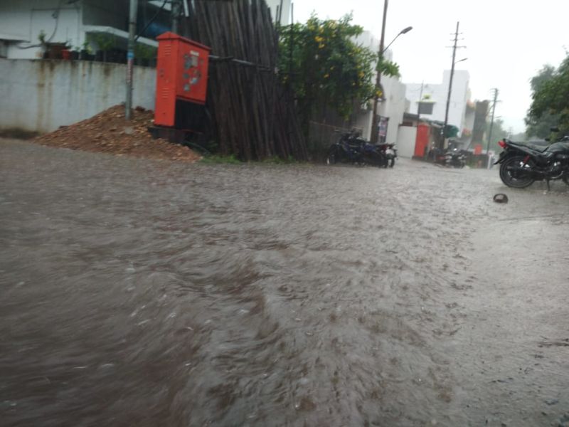 Hail, rain and thunderstorm in Nagpur; Hail in Vidarbha | नागपुरात गारा, पाऊस आणि थंडीची महाआघाडी; विदर्भात गारपीट