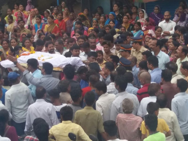 Vasayat Fisherman's leader suicides | वसईत मच्छीमार नेत्याची आत्महत्या