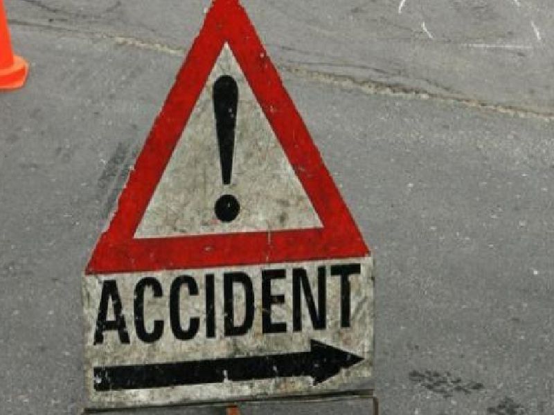 ambulance accident on Mumbai-Pune highway | परिचारिकेला घेऊन जाणाऱ्या रुग्णवाहिकेचा मुंबई-पुणे महामार्गावर अपघात