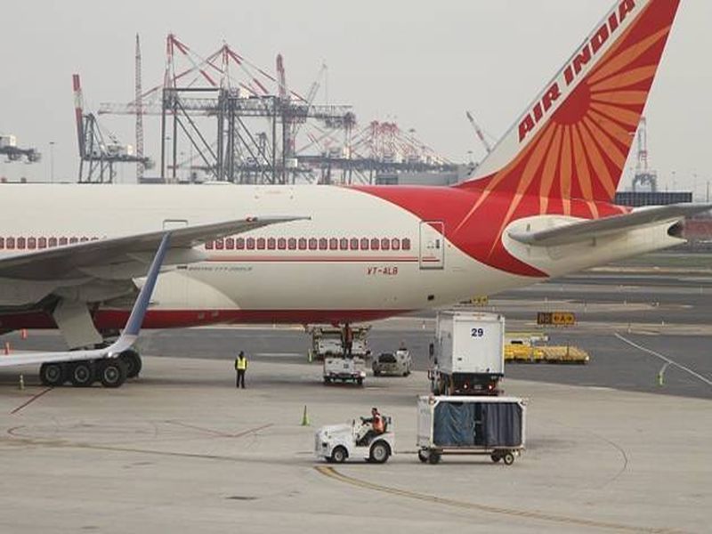 The Muscat passenger settled in the Mumbai plane, Air India's miss management | एअर इंडियाचा महाप्रताप, मस्कतला जाणाऱ्या प्रवाशाला बसवले मुंबईच्या विमानात