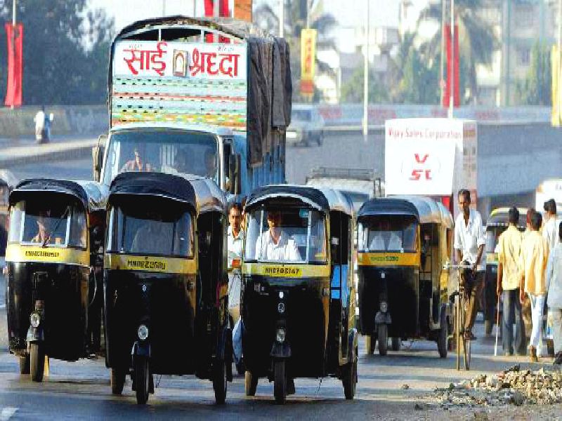 Road blocked in Ulhasnagar due to rickshaw block, road blockade driver protest | रिक्षा बंदमुळे उल्हासनगरात हाल, रस्त्यांच्या दुरवस्थेचा चालकांकडून निषेध