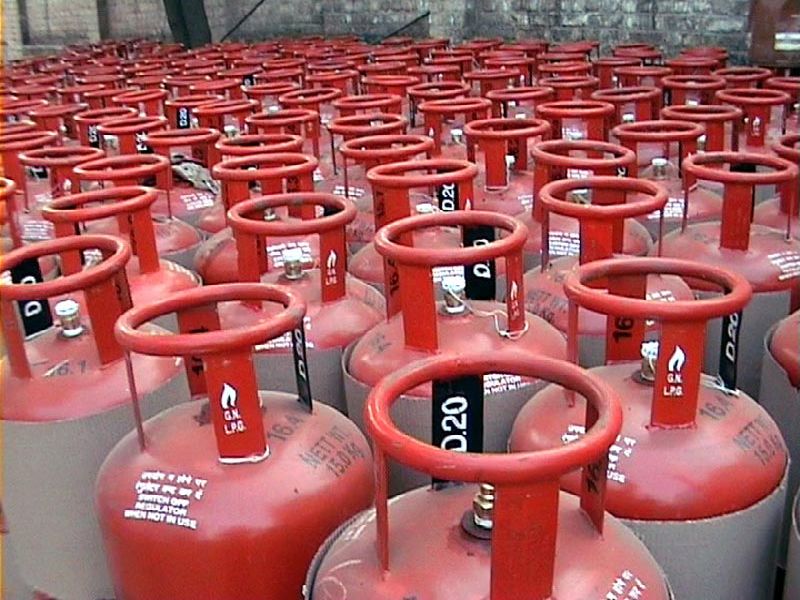 How to turn off gas subsidy and good days? - Anil Deshmukh | गॅस अनुदान बंद करून  अच्छे दिन कसे येणार ? - अनिल देशमुख  