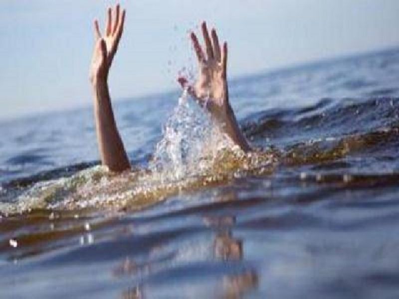 Three of the girls who went to the swimming pool drowned | पोहायला गेलेल्या तीन मुलींचा बुडून मृत्यू