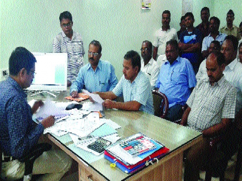 Sindhudurg: Fisheries commissioner said, traversers infiltrated in Malvan | सिंधुदुर्ग : मत्स्य आयुक्तांना सुनावले, मालवणात ट्रॉलर्सची घुसखोरी