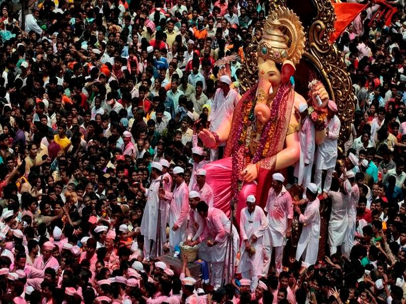 Ganapati immersion procession spent 3 hours | गणपती विसर्जनाची मिरवणूक ३ तास रखडली