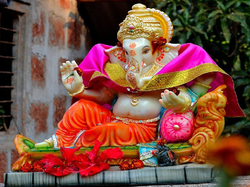 GST's 'Shot' to Ganesh idols | गणेशमूर्तींना जीएसटीचा ‘फटका’