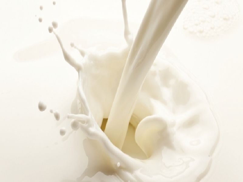 Rs 3 / - per liter for milk processing companies | दूधाची भुकटी बनवणाऱ्या संस्थांना प्रतिलिटर 3 रुपये अनुदान