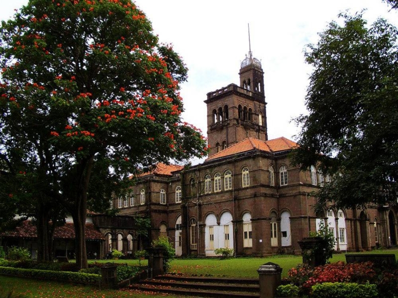 Savitribai Phule is the first number of Pune University in higher education category, but ... | हायर एज्युकेशन क्रमवारीत सावित्रीबाई फुले पुणे विद्यापीठाचा पहिला नंबर, पण...