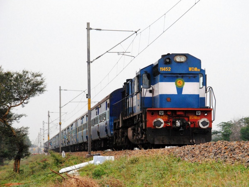 On the backdrop of Pandharpur's Ashadhi Vari, eight railway trains | पंढरपूरच्या आषाढी वारीच्या पार्श्वभूमीवर आठ रेल्वे गाड्या