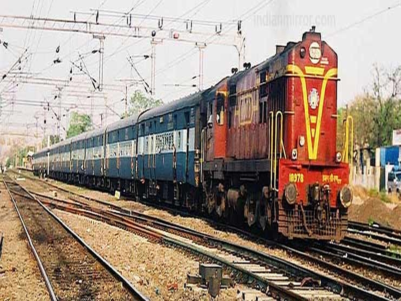Dilip Gandhi's information about the Pune-Pune railway route is freed: | नगर-पुणे रेल्वेचा मार्ग मोकळा : दिलीप गांधी यांची माहिती