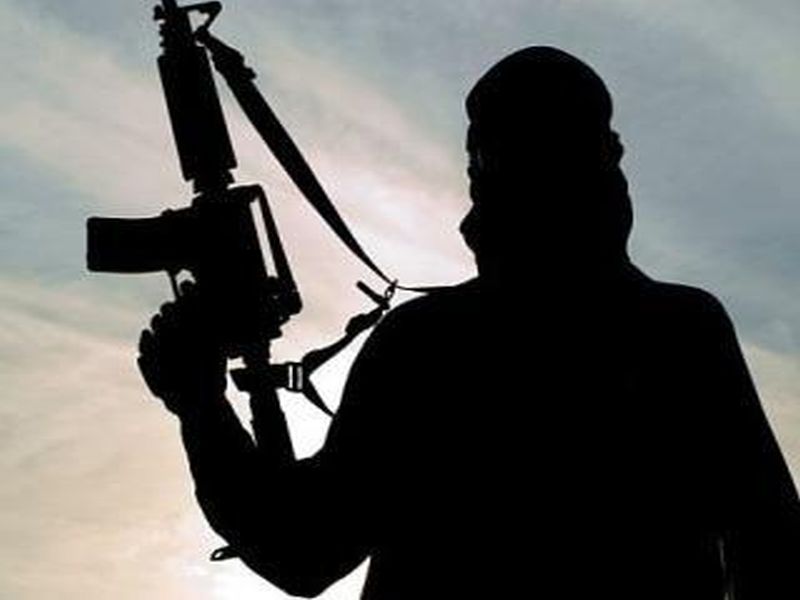 Three militants escaped during the firing | चकमकीदरम्यान तीन दहशतवादी निसटले