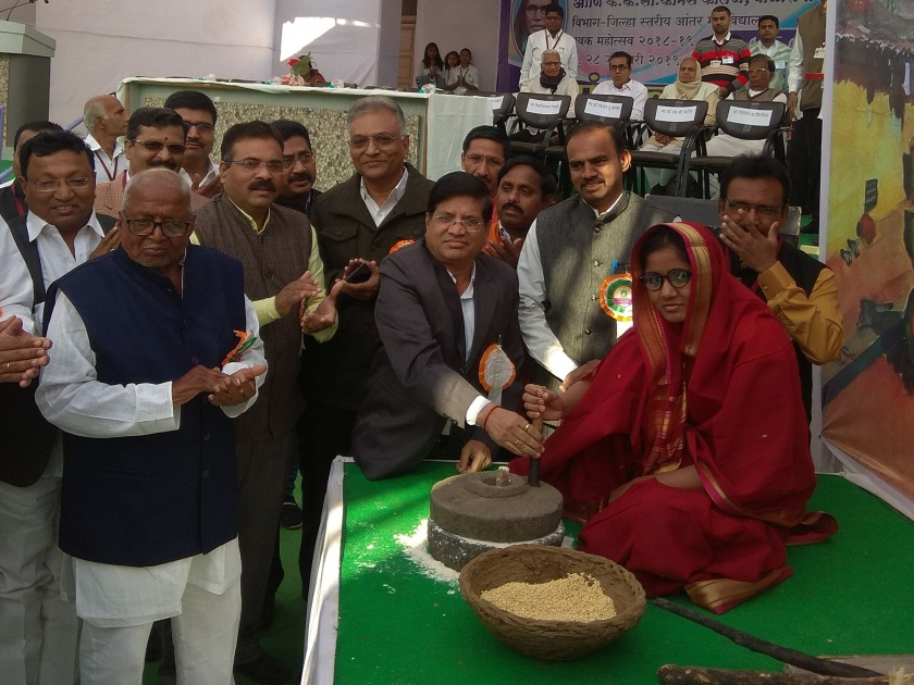 A glorious launch of the Uvarang Festival in Chalisgao | चाळीसगावला युवारंग महोत्सवाचा शानदार शुभारंभ