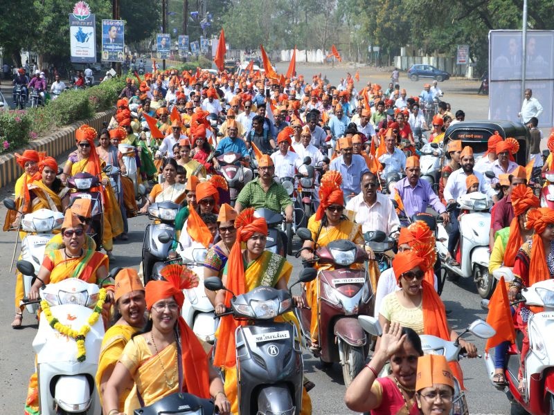 A grand bicycle rally in Jalgaon | जळगावात भगवान श्री परशुराम जन्मोत्सवानिमित्त भव्य दुचाकी रॅली