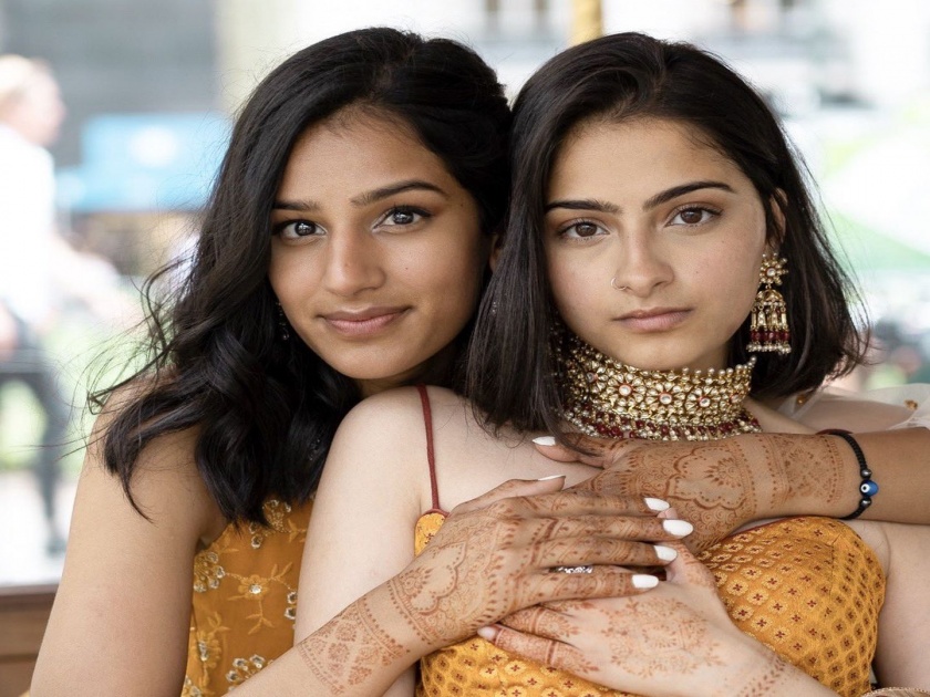 America love story of sundas malik and anjali chakra lesbian couple from pakistan and india goes viral on internet | दोन तरूणींचं रोमॅन्टिक फोटोशूट; एक भारतीय तर दुसरी पाकिस्तानी