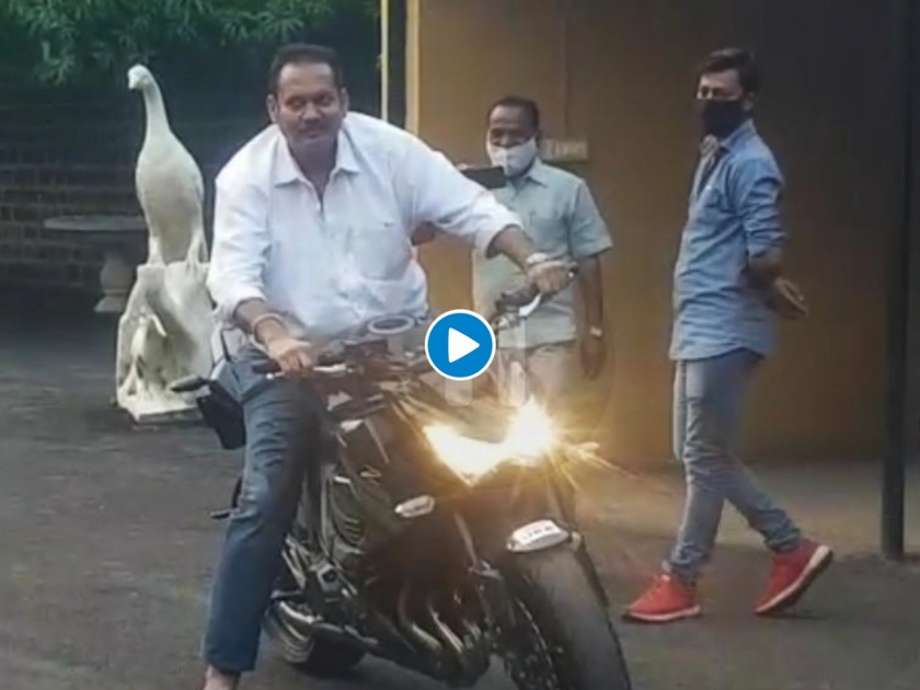 BJP MP Udayan Raje Bhosale bike ride viral video in Social media | Video: खासदार उदयनराजेंची बाईक सवारी सुसाट; स्पीड पाहून कार्यकर्त्यांच्या काळजाचा ठोका चुकला