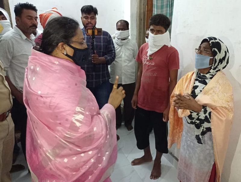Indirect boycott of Koranamukta woman in Amravati district; Minister for Women and Child Welfare warns of action | अमरावती जिल्ह्यात कोरानामुक्त महिलेवर अप्रत्यक्ष बहिष्कार; महिला व बाल कल्याणमंत्र्यांचा कारवाईचा इशारा