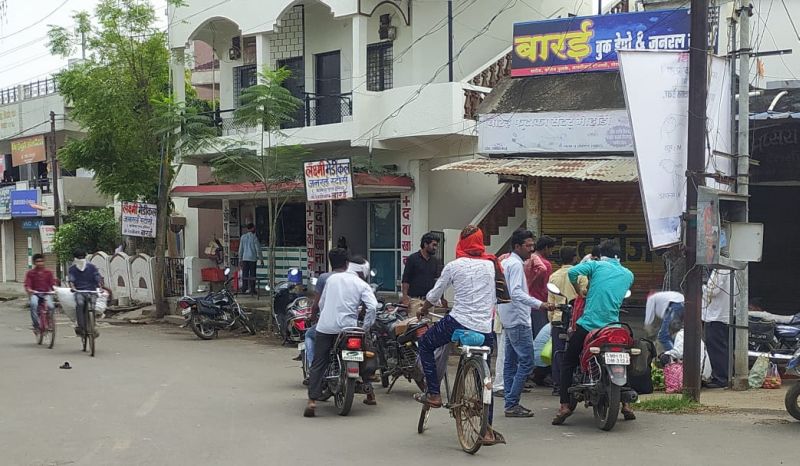 Residents of Bhandara district had to move outward pay expensive fine | Corona Virus in Bhandarar; भंडारा जिल्ह्यातील नागरिकांना बाहेर फिरणे पडले महागात