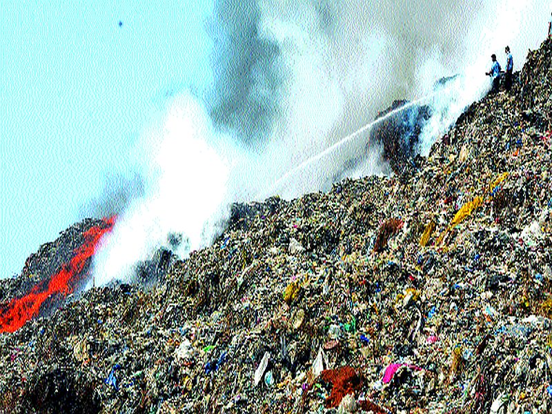 Aadharwadi dumping caused fires, smoke caused welfare of citizens | आधारवाडी डम्पिंगला लागली आग, धुरामुळे कल्याणमधील नागरिकांची घुसमट