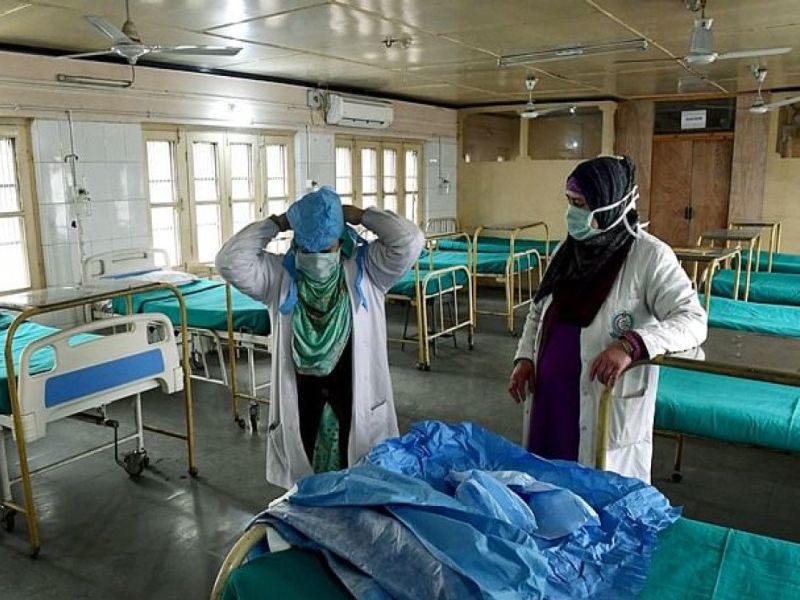 CoronaVirus News: More than half Kovid Center empty in Ulhasnagar ?; The number of corona patients decreased | CoronaVirus News: उल्हासनगरात अर्धेअधिक कोविड सेंटर रिकामे?; कोरोना रुग्णाची संख्या घटली