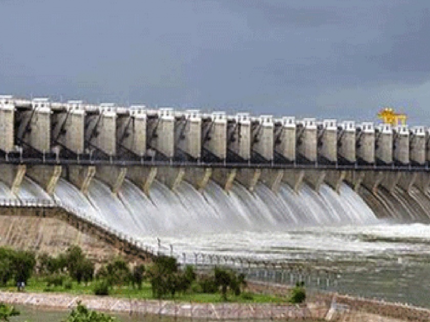 Two lakh cusecs of water released from Almatti Dam, exposure to rain in Sangli district, Krishna level at 25 feet | अलमट्टीतून दोन लाख क्युसेकने विसर्ग, सांगली जिल्ह्यात पावसाची उघडीप; कृष्णेची पातळी २५ फुटांवर