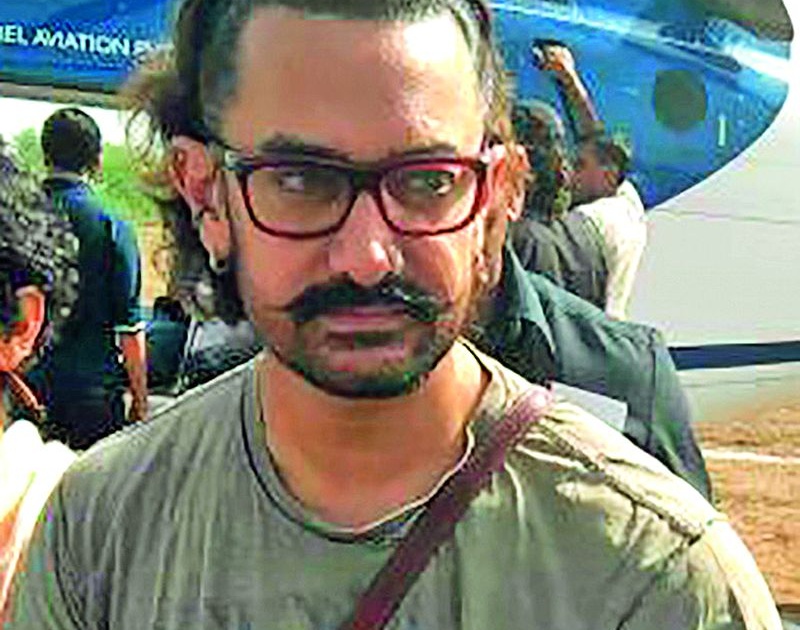 Need to stay active for water revolution - Aamir Khan | जलक्रांतीसाठी लोकचळवळ उभी राहणे गरजेचे - आमिर खान