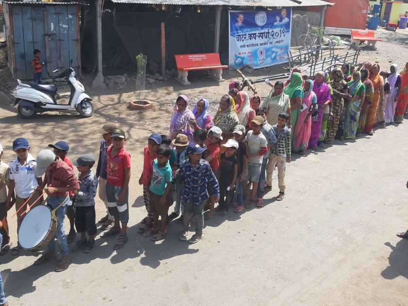 Anandre village in Amalner taluka has done Shramdan, then vote | अमळनेर तालुक्यातील आनोरे गावाने आधी केले श्रमदान, नंतर मतदान