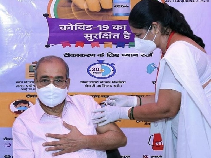 Corona Vaccine: Dr. Appasaheb Dharmadhikari takes dose of COVID-19 vaccine | Corona Vaccine : ज्येष्ठ निरुपणकार पद्मश्री डॉ. आप्पासाहेब धर्माधिकारी यांनी घेतली कोरोनाची लस