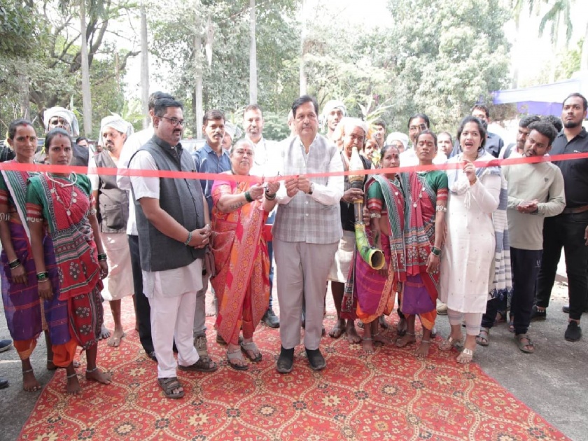minister mangal prabhat lodha inaugurated the two day shabri festival in aarey colony | आरेतील दोन दिवसीय शबरी महोत्सवाचे पालकमंत्री मंगलप्रभात लोढा यांच्या हस्ते उदघाटन