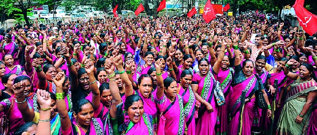  Settle in service, give 18 thousand wages, Asha Workers Union: Front on Zilla Parishad | सेवेत कायम करा, १८ हजार वेतन द्या, आशा वर्कर्स युनियन : जिल्हा परिषदेवर मोर्चा