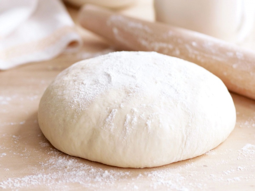 If you eat roti made from dough keeping in the fridge can make you sick | चपात्या केल्यानंतर उरलेलं पीठ फ्रिजमध्ये ठेवताय?; असं करणं पडू शकतं महागात