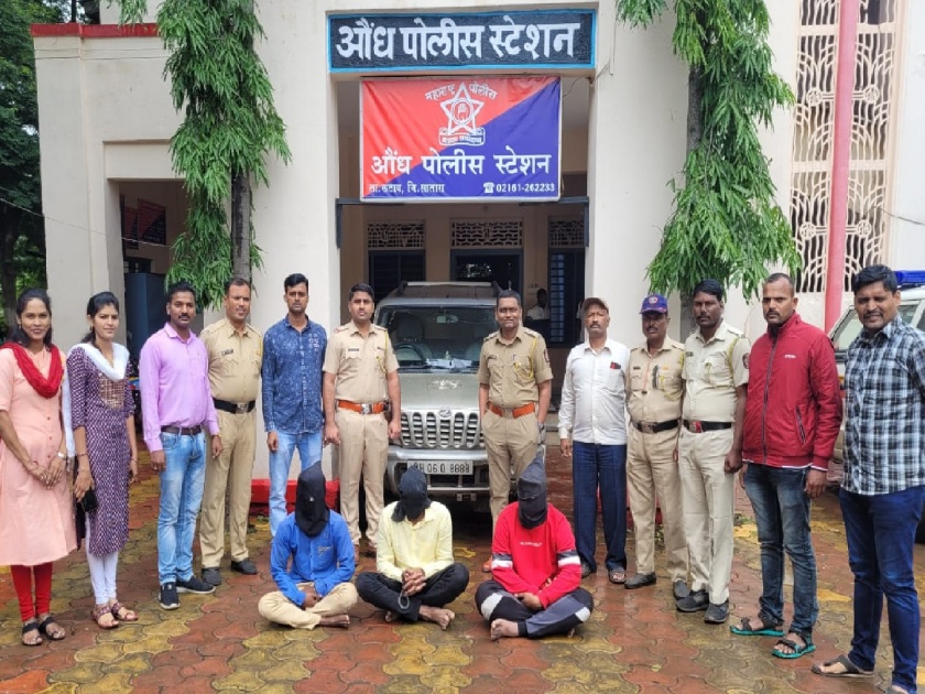 Robbery in Vadgaon Branch of Satara District Bank: Aundh Police handcuffed the suspected accused | सातारा जिल्हा बँकेच्या वडगाव शाखेत दरोडा: औंध पोलिसांनी संशयित आरोपींना ठोकल्या बेड्या