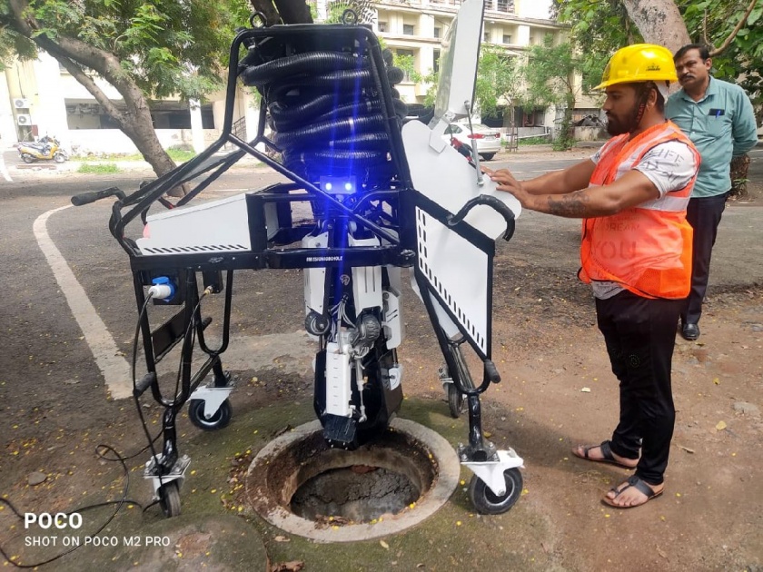 NMC to deploy hi-tech robots for cleaning gutters in Nagpur | Nagpur | आता शहरातील गटारांची यांत्रिक साफसफाई; दाखल झाले तीन रोबोट