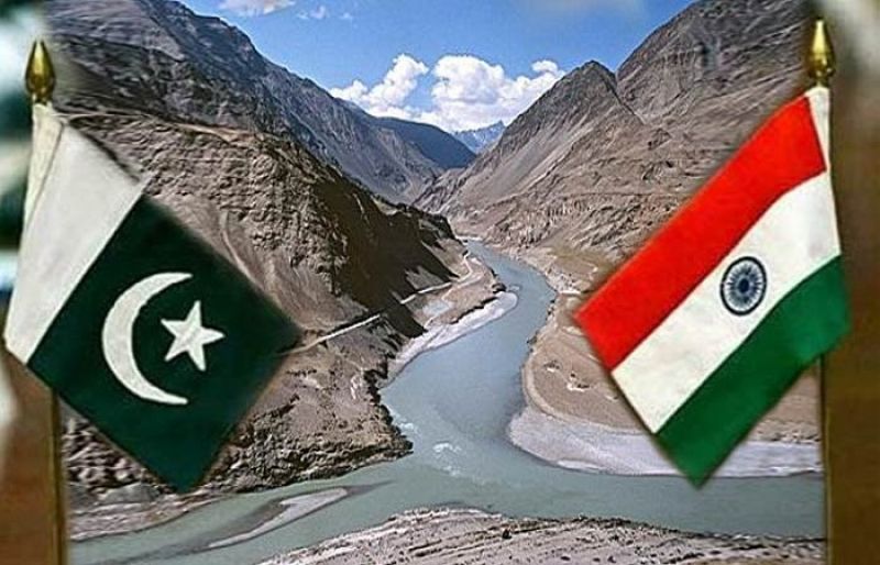 Pakistan calls for court of arbitration to resolve India Pakistan water dispute | गडकरींच्या इशाऱ्यानंतर पाकिस्तान भयभीत; जागतिक बँकेकडे घेतली धाव
