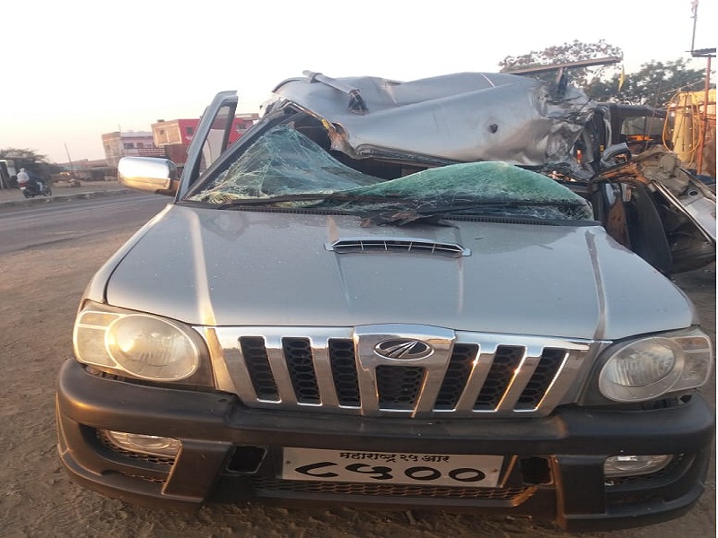 One killed in jeep accident at Limbejalgaon; Four injured | लिंबेजळगाव येथे जीप अपघातात एकाचा जागीच मृत्य; चार जखमी