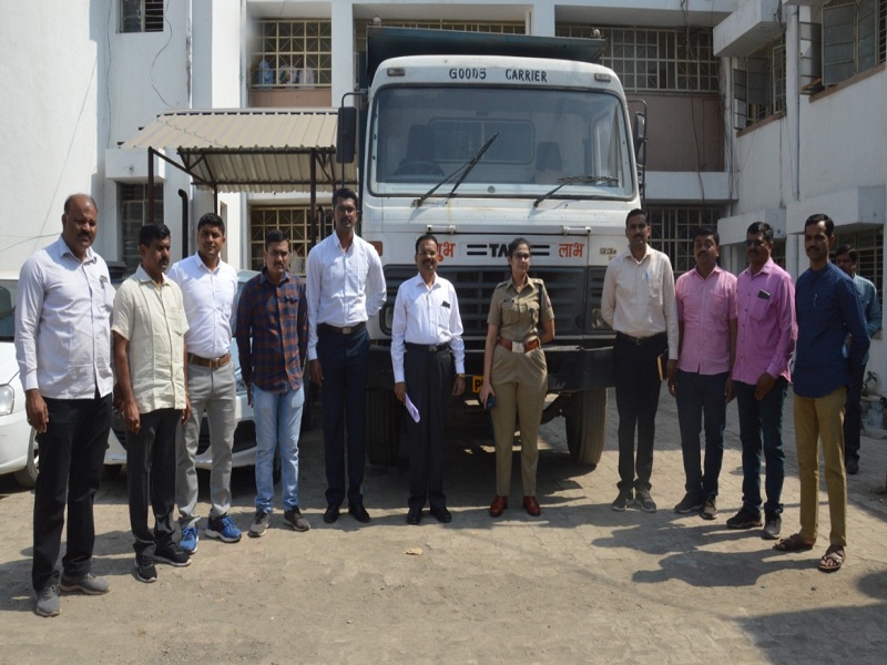Aurangabad Rural police arrested highway truck theft gang | हायवा ट्रक पळविणारी आंतरराज्यीय टोळीला ग्रामीण पोलिसांकडून अटक