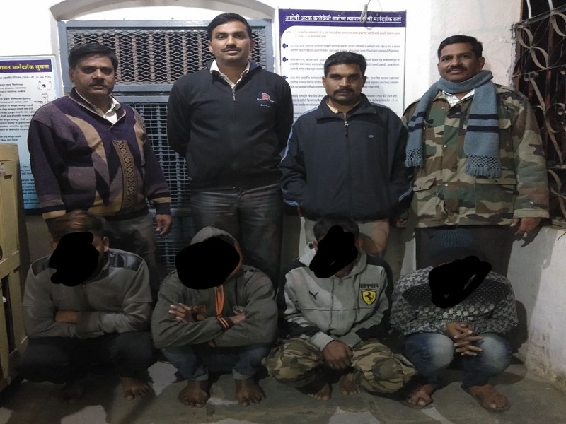 The inter-state gang traped by Aurangabad rural police | दुकाने फोडणारी आंतरराज्यीय टोळी औरंगाबाद ग्रामीण पोलिसांच्या जाळ्यात