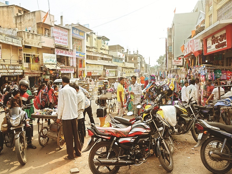 Lokmat's report on encroachment of roads in the city has taken note by Aurangabad High court | शहरातील रस्त्यांवरील अतिक्रमणांबाबतच्या लोकमतच्या वृत्ताची खंडपीठाने घेतली दखल