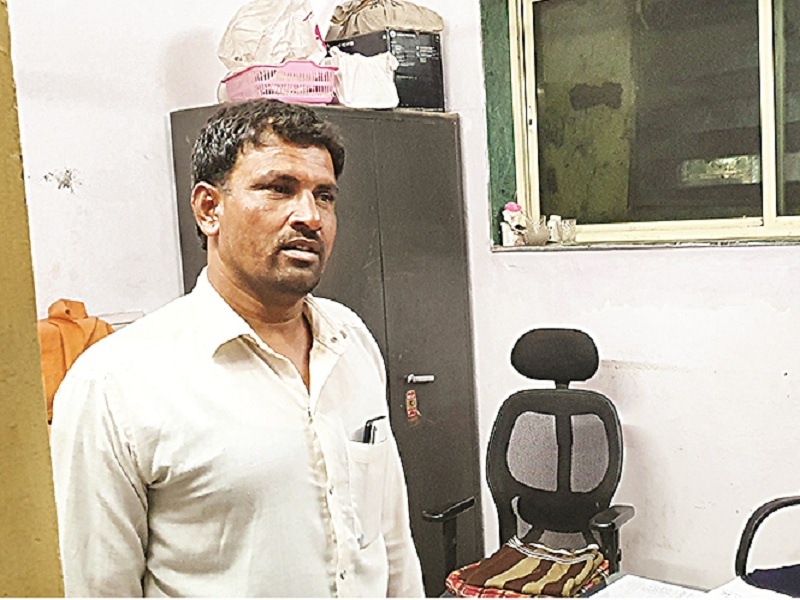 patience lost his temper and poured kerosene on himself in the Divisional Commissioner's office Aurangabad | संयम सुटला आणि त्याने विभागीय आयुक्तांच्या दालनातच ओतून घेतले स्वतःवर रॉकेल