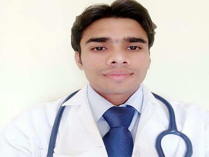 Vagapoot doctor doctor shot; The reason is still unclear | वैजापुरात डॉक्टरची गोळी झाडून आत्महत्या; कारण अद्याप अस्पष्ट