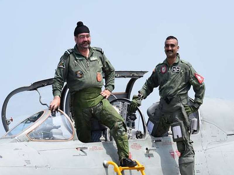 'MiG' last flight 'congratulatory' | ‘मिग’चे अखेरचे उड्डाण ठरले ‘अभिनंदनीय’