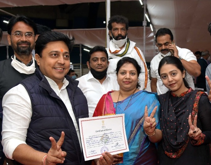 Nagpur graduate constituency results announced; Vijayshree on the neck of Congress candidate Abhijit Vanjari | नागपूर पदवीधर मतदारसंघ; महाविकासआघाडीचे अभिजित वंजारी बहुमताने विजयी